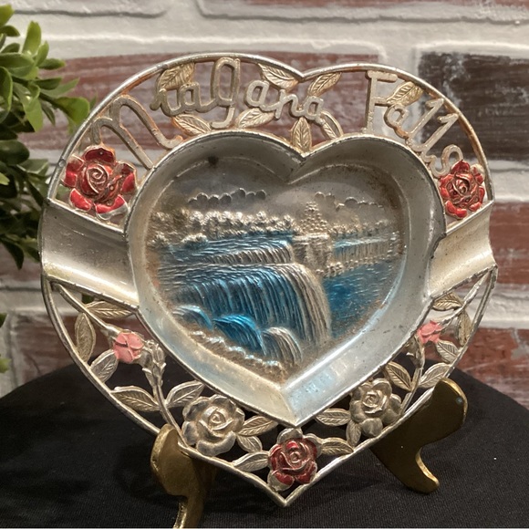 Vintage Metal Painted Niagara Falls - New York - Canada - Ashtray - Collectible - Picture 7 of 9